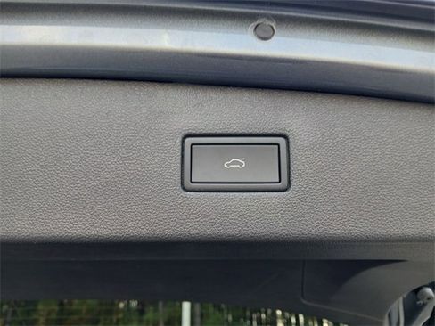 Used 2024 Volkswagen Tiguan SE w/ Panoramic Sunroof Package image 45