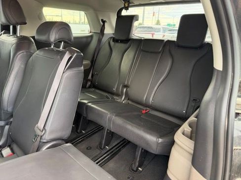 Used 2025 Kia Carnival FWD image 10