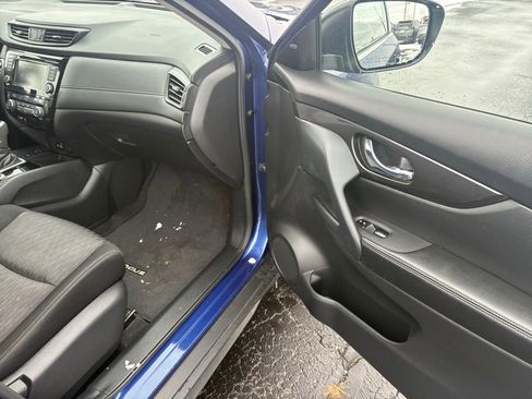 Used 2019 Nissan Rogue SV w/ Premium Package image 23