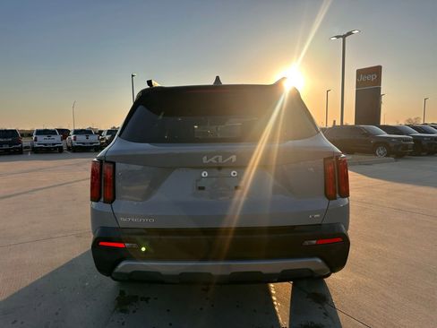 Used 2023 Kia Sorento SX Prestige image 4