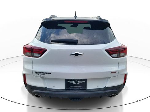 Used 2021 Chevrolet TrailBlazer RS w/ Sun and Liftgate Package FWD image 3