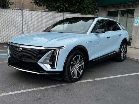 Used 2024 Cadillac Lyriq Luxury AWD/4WD image 3