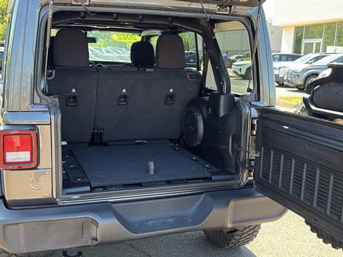 Used 2022 Jeep Wrangler Unlimited Sport AWD/4WD image 25