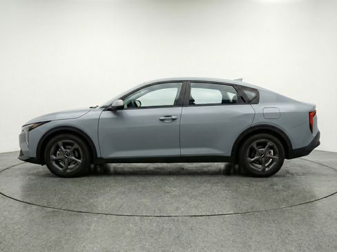 Used 2025 Kia K4 LXS image 5