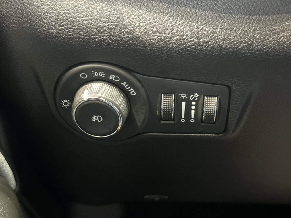 Used 2024 Jeep Compass Latitude AWD/4WD image 31