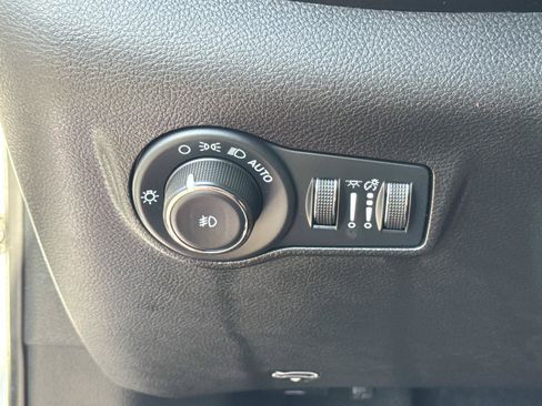 Certified 2024 Jeep Compass Latitude AWD/4WD image 19