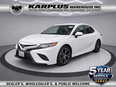 Used 2018 Toyota Camry SE FWD image 1