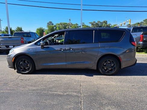 Used 2022 Chrysler Pacifica Limited w/ S Appearance Package FWD image 13