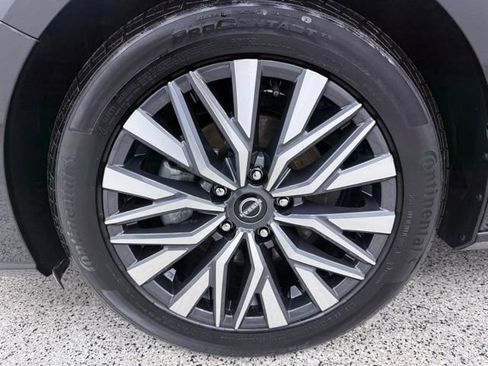 Used 2025 Nissan Altima 2.5 SV FWD image 10