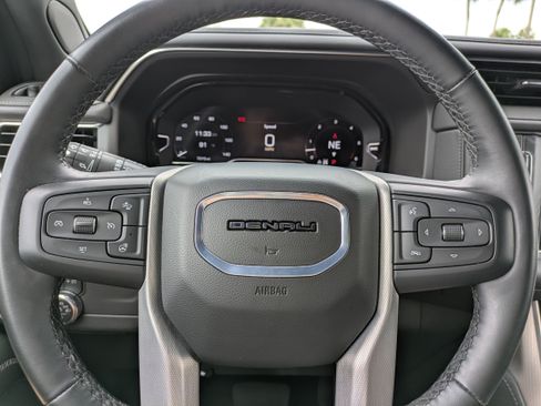 Used 2024 GMC Yukon XL Denali AWD/4WD image 26