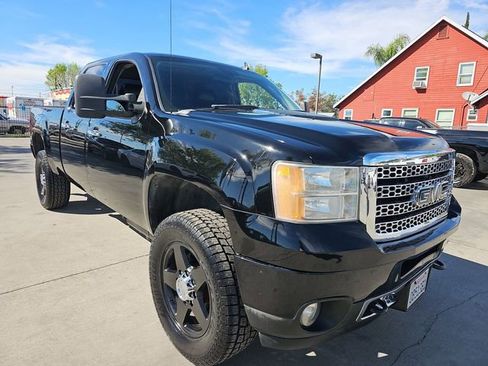 Used 2011 GMC Sierra 2500 Denali w/ Suspension Package, Off-Road image 2