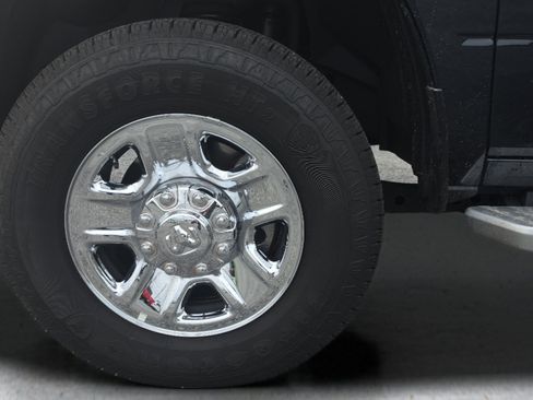 Used 2026 RAM 2500 Tradesman w/ Chrome Appearance Group AWD/4WD image 12