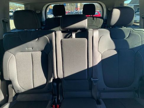 Used 2023 Jeep Grand Cherokee L Laredo image 37