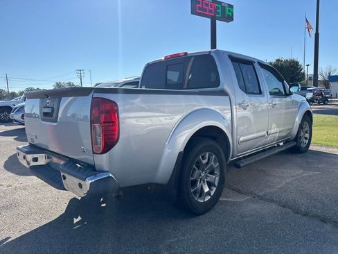 Used 2019 Nissan Frontier SL image 7