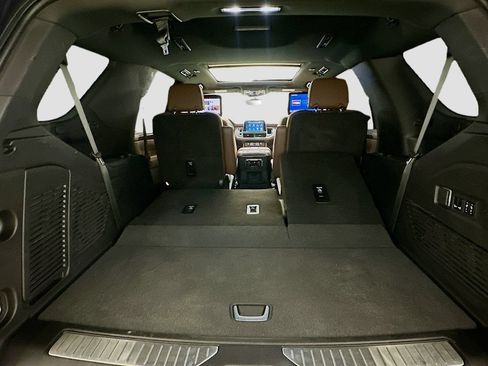 Used 2024 Chevrolet Tahoe High Country w/ Advanced Technology Package RWD image 29