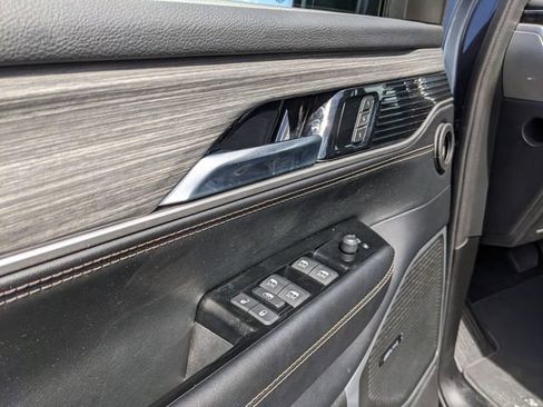 Used 2024 Jeep Wagoneer L Series II w/ Flexible Seating Group image 22