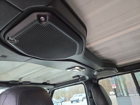 Used 2023 Jeep Wrangler Sahara w/ Cold Weather Group AWD/4WD image 15