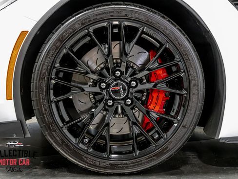 Used 2015 Chevrolet Corvette Z06 w/ 3LZ Preferred Equipment Group RWD image 68