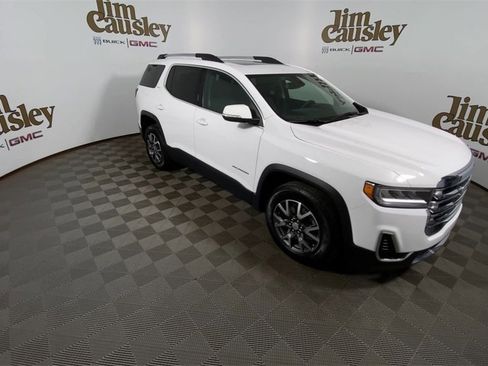 Certified 2023 GMC Acadia SLT w/ Preferred Package image 2