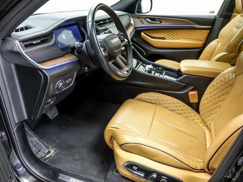 Used 2022 Jeep Grand Cherokee Summit image 10