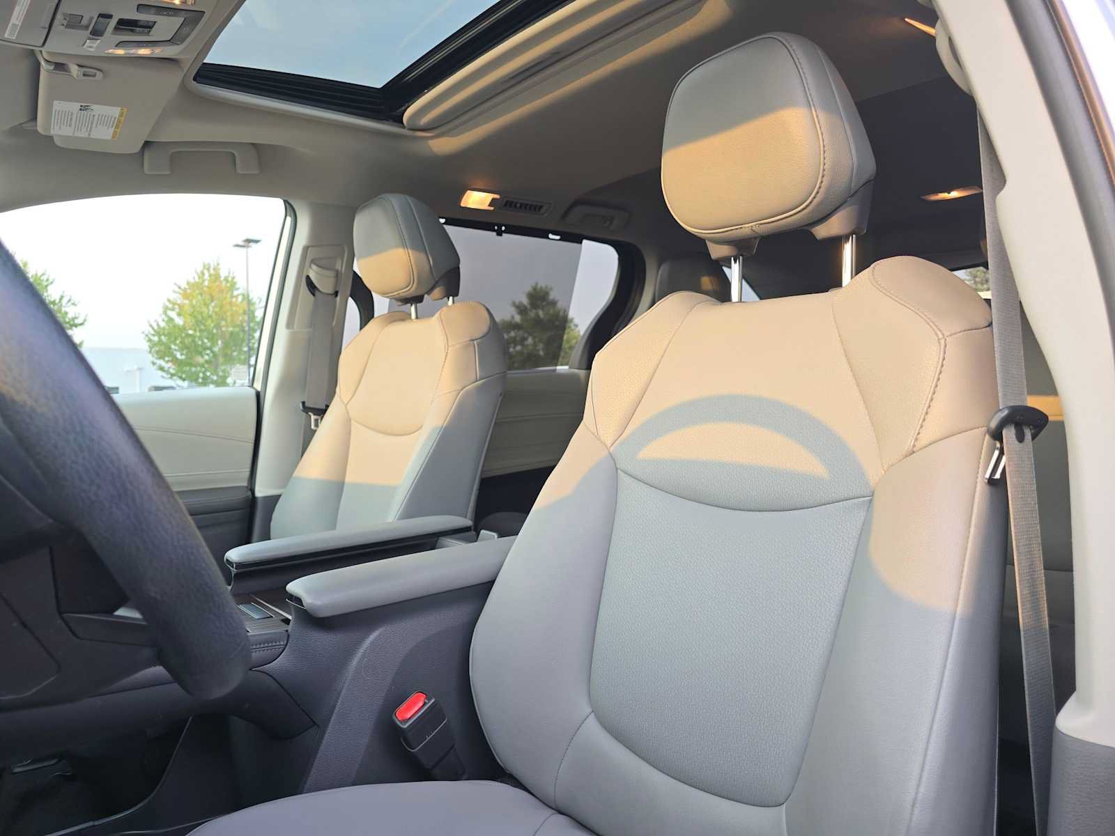 Certified 2021 Toyota Sienna XLE FWD image 25