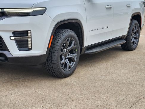 New 2026 Jeep Grand Wagoneer 4WD image 12