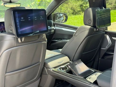 New 2026 Cadillac Escalade ESV V AWD/4WD image 24