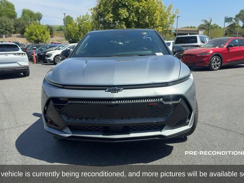 Used 2024 Chevrolet Equinox EV RS FWD image 2