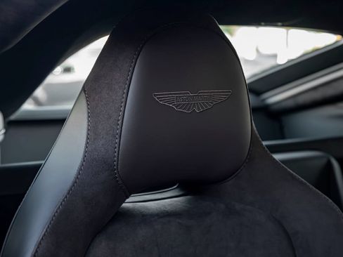 Used 2025 Aston Martin V8 Vantage Coupe RWD image 5