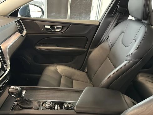 Used 2020 Volvo S60 T5 Momentum FWD image 21