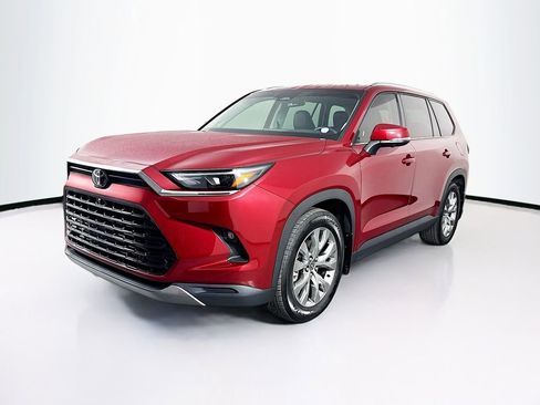 Used 2024 Toyota Grand Highlander Limited image 3