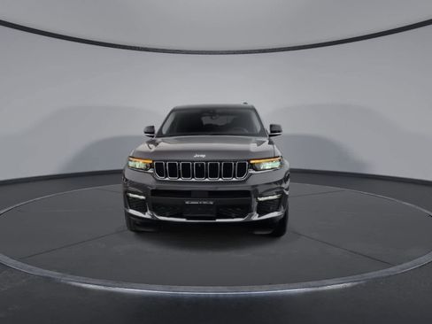 Used 2022 Jeep Grand Cherokee L Limited w/ Luxury Tech Group II image 3