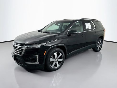 Used 2023 Chevrolet Traverse LT w/ LT Premium Package AWD/4WD image 3
