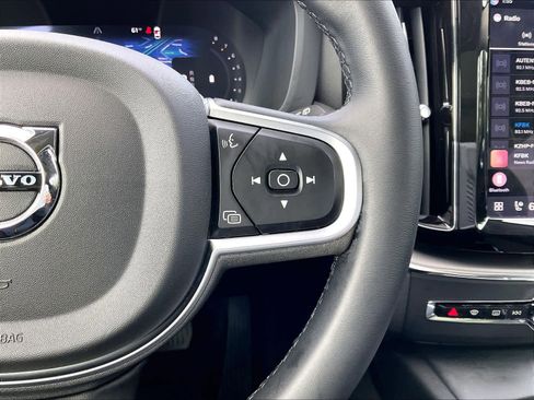 Used 2025 Volvo XC60 B5 Core image 22