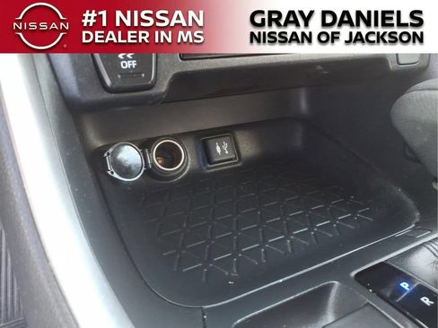 Used 2019 Toyota RAV4 XLE FWD image 18