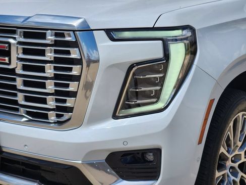 Used 2026 GMC Yukon Denali w/ Sun & Power Step Package AWD/4WD image 9