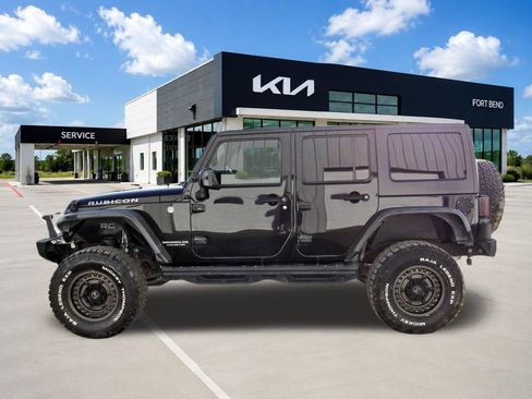 Used 2017 Jeep Wrangler Unlimited Rubicon w/ Connectivity Group AWD/4WD image 8