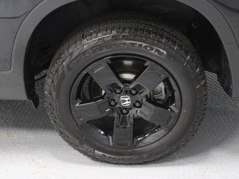Used 2025 Honda Ridgeline Black Edition image 12