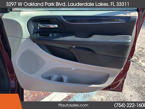 Used 2018 Dodge Grand Caravan SXT FWD image 34