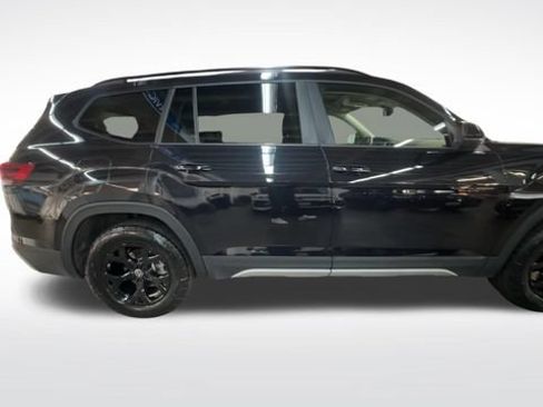 Certified 2025 Volkswagen Atlas Peak Edition SE AWD/4WD image 10