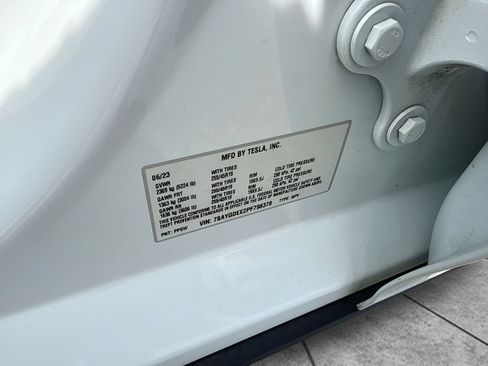 Used 2023 Tesla Model Y Long Range AWD/4WD image 37