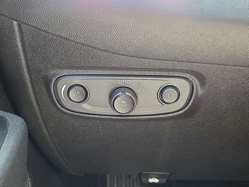 Used 2022 Chevrolet Equinox Premier FWD image 27