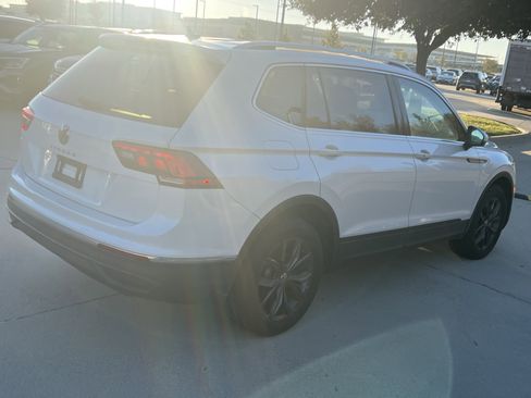 Certified 2023 Volkswagen Tiguan SE w/ Panoramic Sunroof Package image 10