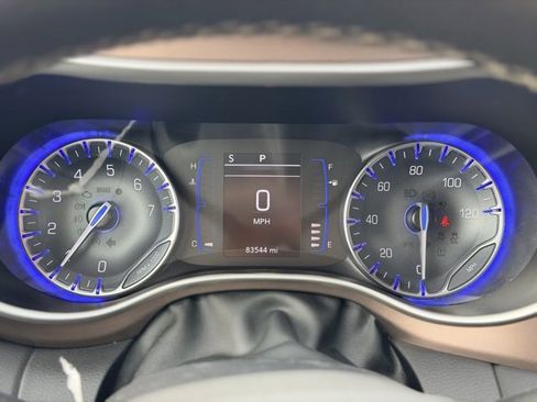 Used 2023 Chrysler Voyager LX image 8