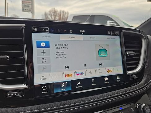 New 2026 Chrysler Pacifica Select image 50