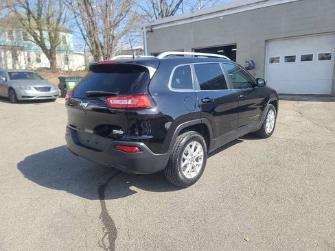 Used 2018 Jeep Cherokee Latitude Plus w/ Cold Weather Group AWD/4WD image 8