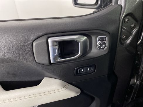 Used 2021 Jeep Gladiator Overland image 15