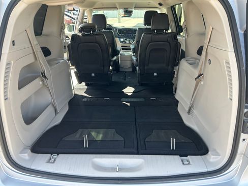 Used 2024 Chrysler Pacifica Touring-L image 43