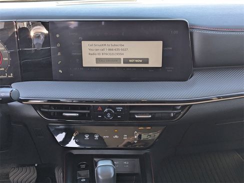 Used 2025 Nissan Kicks SR w/ Illumination Package image 18