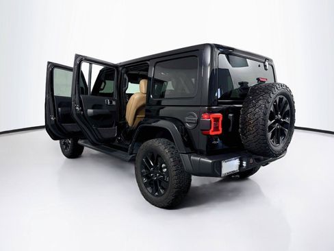 Used 2021 Jeep Wrangler Unlimited Sahara w/ Cold Weather Group AWD/4WD image 19